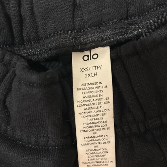 ALO Sweatshirt Accolade Crew Neck and Accolade Straight Leg Sweatpant Black XXS - Picture 7 of 10